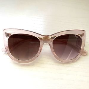 QUAY Australia Steal a Kiss 111 Light Pink Sunglasses